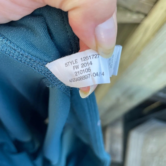 UNDER ARMOUR TEAL CROPPED LEGGINGS - Picture 4 of 5